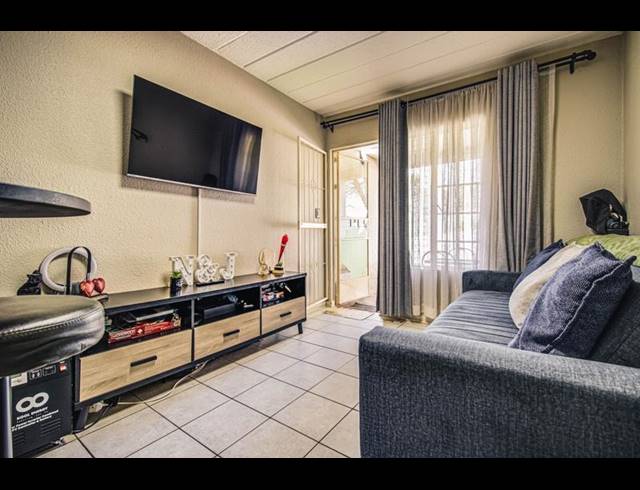 1 BEDROOM APARTMENT FOR SALE IN EDENVALE CENTRAL